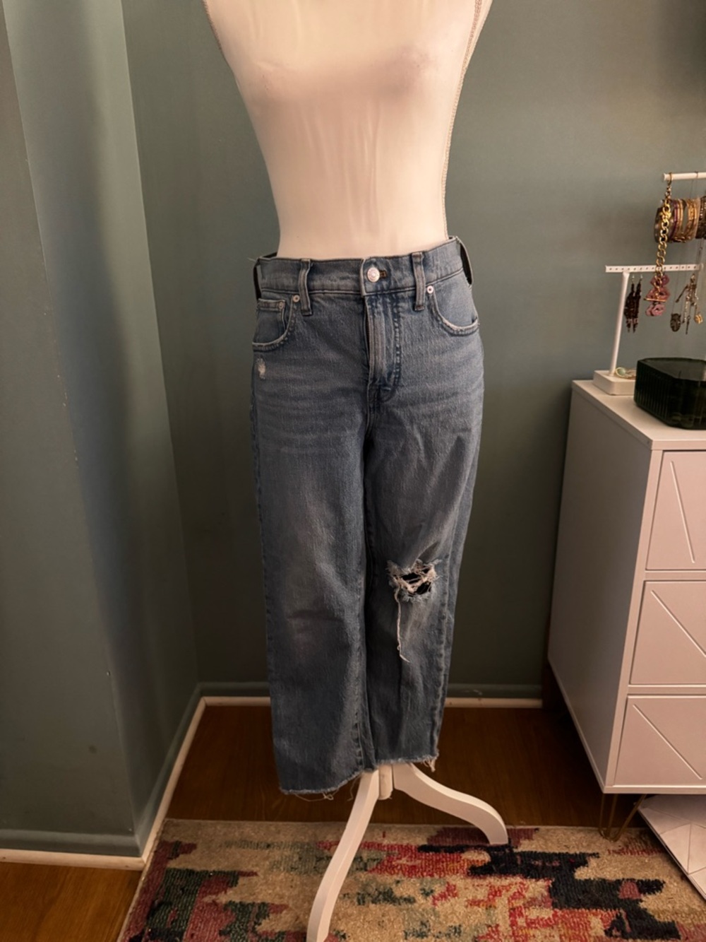 Madewell High-Rise Light Blue Vintage-Style Jeans 28 distressed